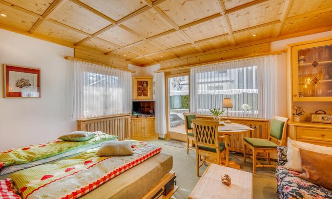 Seefeld in Tirol Apartment | Seefeld ALPIN Gemütliches TIROLER STUBE Studio Apartment