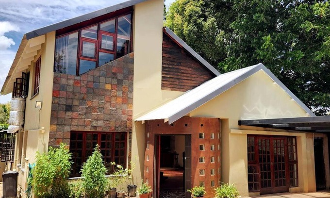 Greater Johannesburg Metropolitan Area Ski Chalet | Seira Sol on 5th