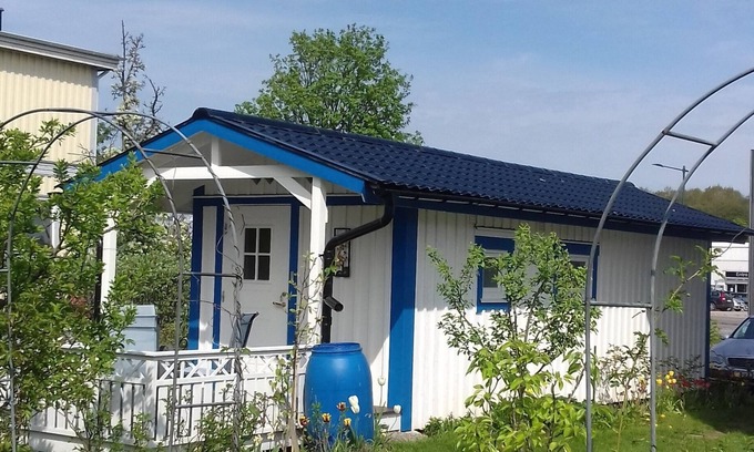 Falkenberg Cabin | SEK 376/night/person. New cottage for rent in FALKENBERG with proximity to everything.