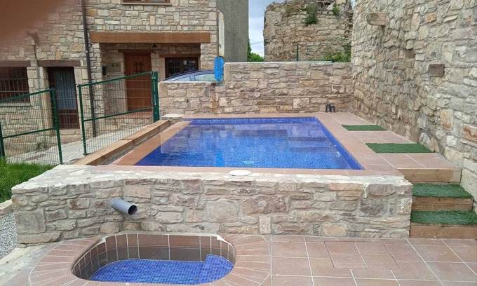 Savalla del Comtat Cottage | Self catering Cal Xavier for 12 people