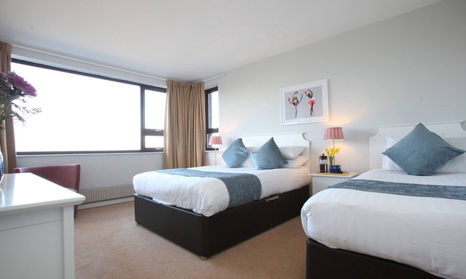 Scalpwilliam Apartment | Self catering apartment with use of 4* Hotel facilities, including gym and pool