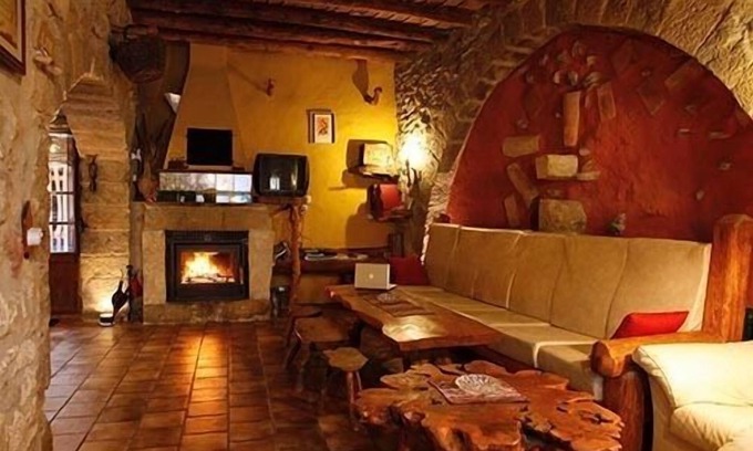 Enroig Cottage | Self catering Art Rustic for 12 people