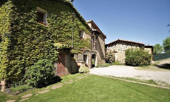 Santa Pau Cottage | Self catering Mas La Costa for 16 people