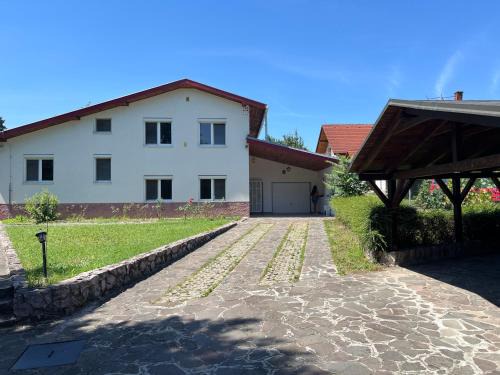 Nitra House | -Self-Check- 4-bedroom Extra large house