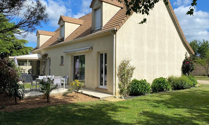 La Heuniere House | Self-contained 5-person apartment key box garden terrace children's play area 27950