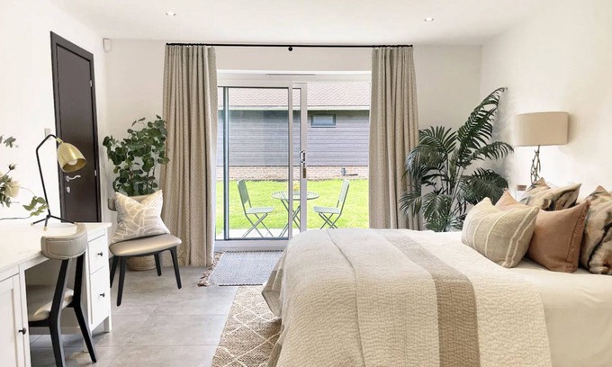 Fontwell Apartment | Self-contained annex near Goodwood