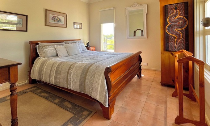 Waterhouse Cabin | Self contained cabin in quiet coastal bushland setting. Pet friendly!