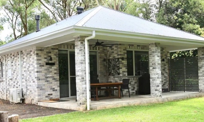 Mittagong Cottage | Self Contained Cottage in Bowral with Fireplace