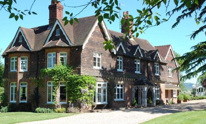 Dorking Apartment | Self-contained flat in rural setting