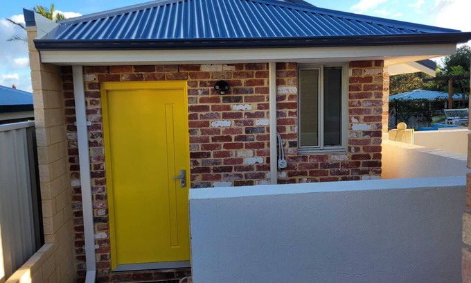 City Centre House | Self-Contained Garden Retreat – Quiet, Sunny, and Fully Equipped