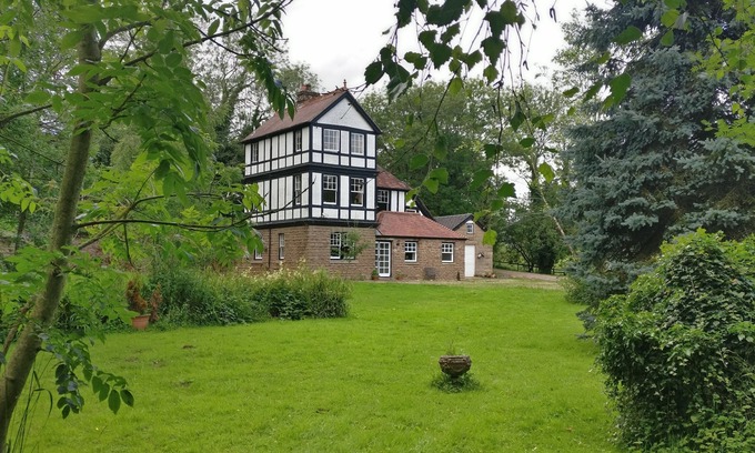 Bromyard Apartment | Self contained ground floor flat in peaceful location, excellent views and walks