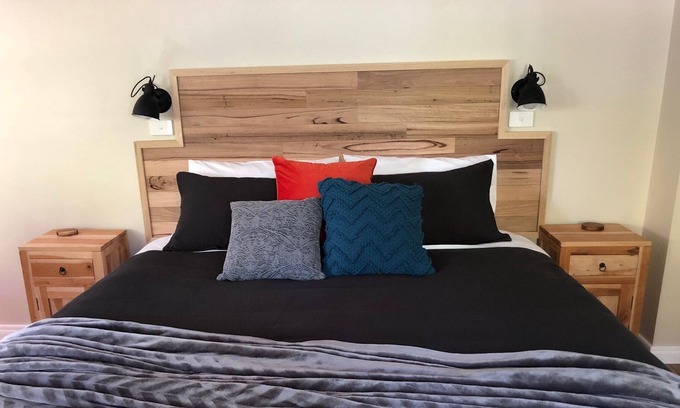 Mole Creek Apartment | Self-contained King suite, bath and shower, beautiful views, wood fire, Wifi