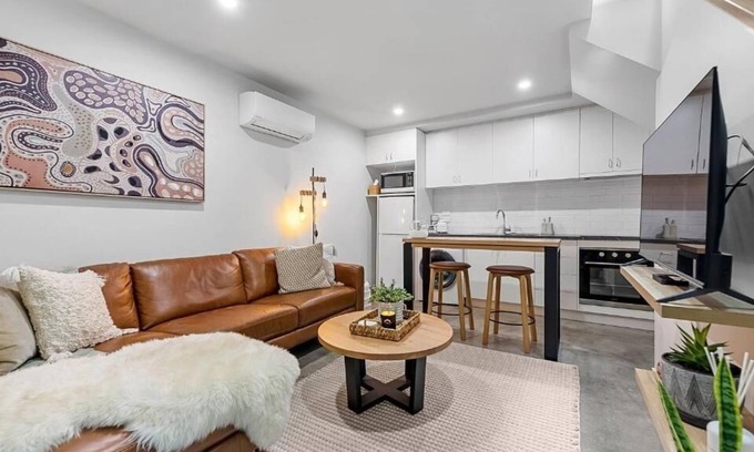 Devonport Apartment | Self Contained Loft Apartment in CBD