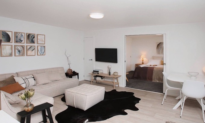 Matakana Apartment | Self-contained luxury apartment just 5 mins walk to Matakana Village!