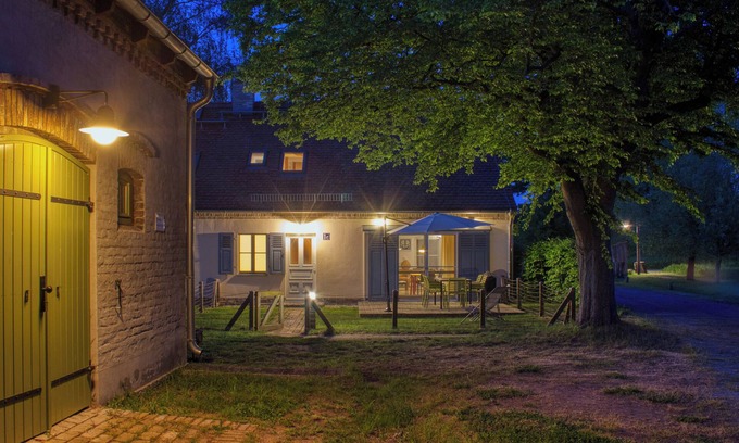 Paewesin House | Semi-detached house on the lake with small garden surrounded by nature