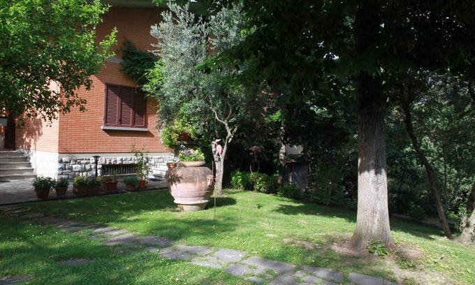 Lucignano House | Semi-detached house with stunning pool and large garden in Lucignano