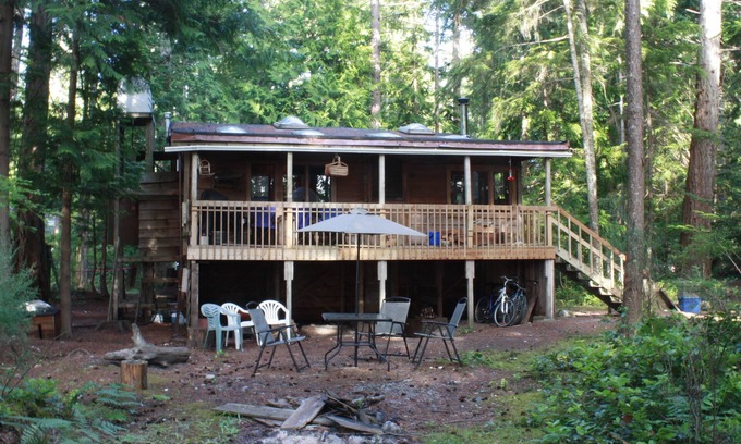 Savary Island Cabin | Semi-Waterfront: 2 minutes walking distance to a beautiful sandy beach!