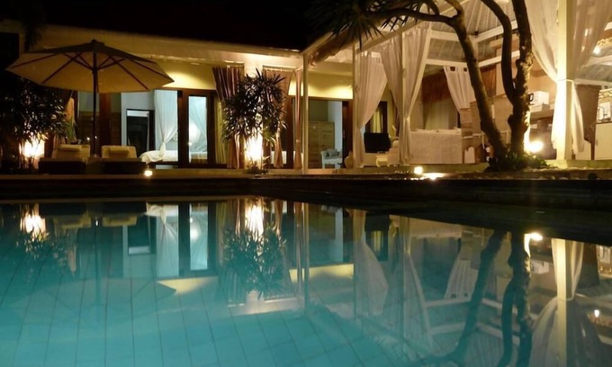 Nakula Villa | Seminyak: Pool Villa - 6 pers. - in the heart of Seminyak - very quiet