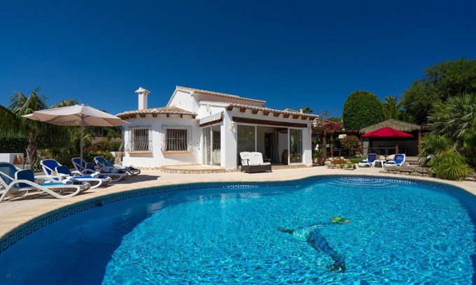 Media Luna Villa | Semoni