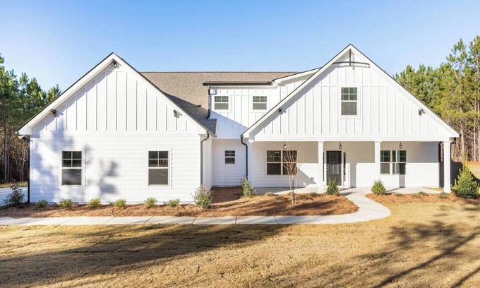 Senoia House | Senoia Luxury Country Home with Master on the Main