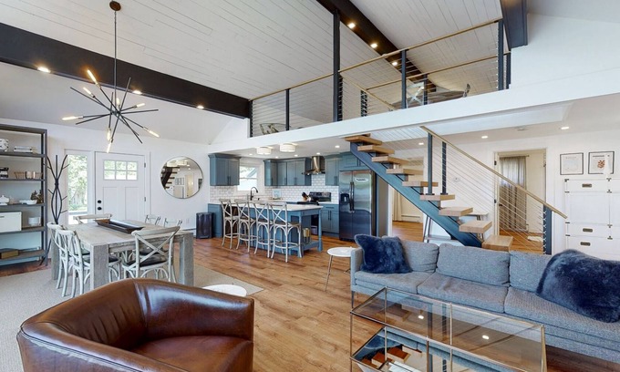 Bradford Cottage | Serene 2-Cottage Lakefront Retreat