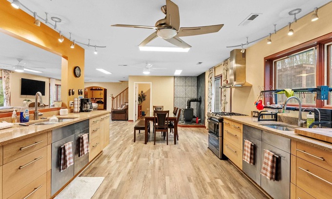 Brodnax House | Serene 22-Acre Country Haven for Families & Groups