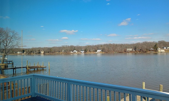 White Marsh House | Serene 3-bedroom waterfront newly renovated house, AC, Fast WiFi, Patio