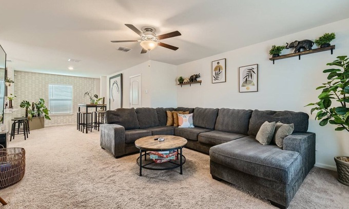 Medina Valley House | Serene 3BD/2.5BA Lone Star Zen Retreat - Your Perfect San Antonio Oasis