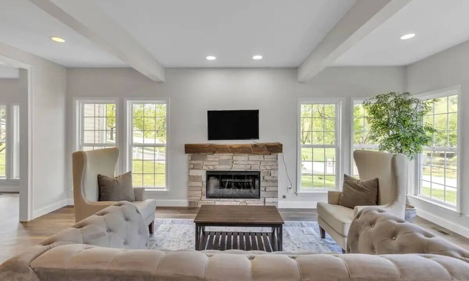 Saint Albans House | Serene 4BD/4BA Countryside + HotTub by Lake & Golf