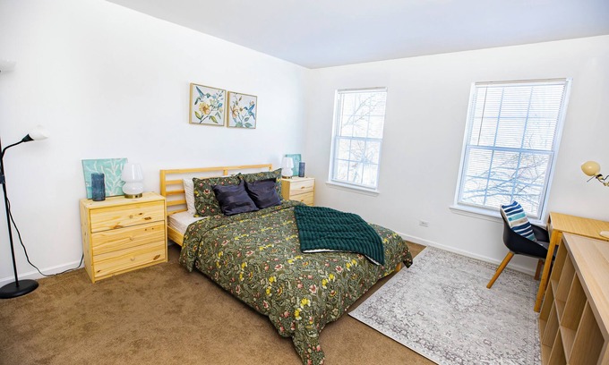 Fox Valley House | Serene 5-Bedroom Retreat, Oswego