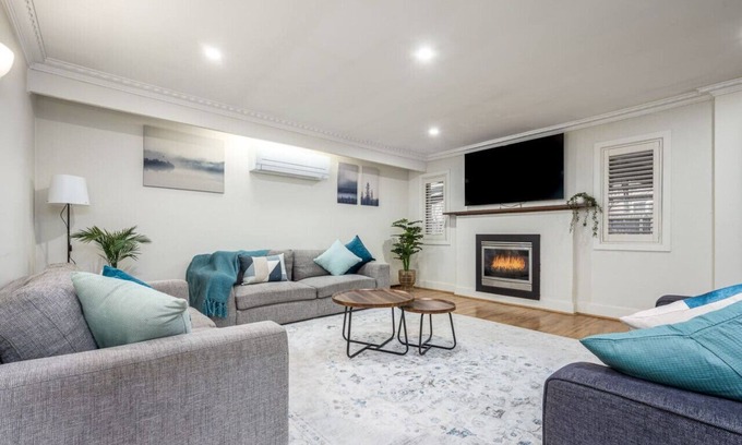Berwick House | Serene and Spacious Retreat on the Hills