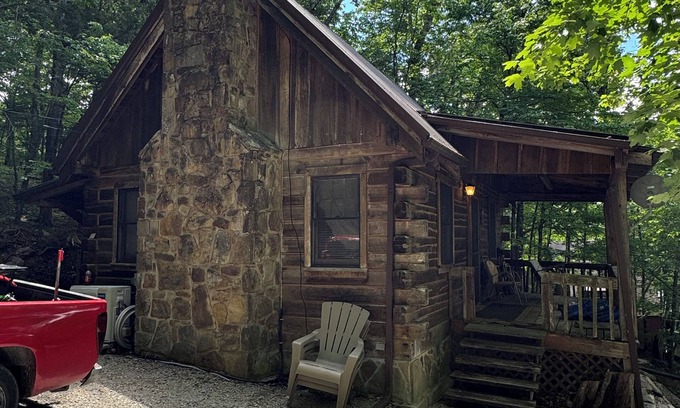 Flat Hollow Marina Cabin | Serene cabin with dock/swim platform in charming Speedwell