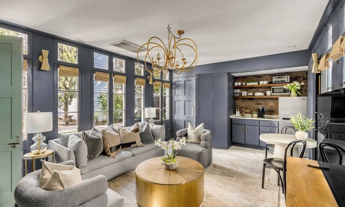 Cannonborough Elliotborough Villa | Serene Cottage with Beautiful Garden & Heated Pool