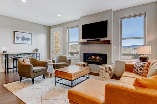 Rendezvous House | Serene Escape in Fraser