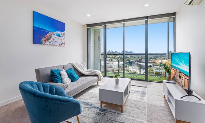 Malvern Apartment | Serene Escape: Panoramic Views, Pool, Gym, Sauna