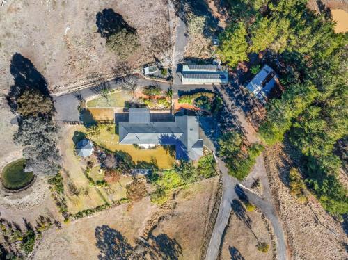 Carwoola House | Serene Farm-Style Escape 4 Bed Home and Private Guest House