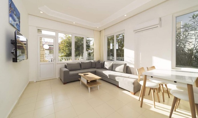 Alanya Apartment | Serene Flat with Balcony Near Beach in Antalya