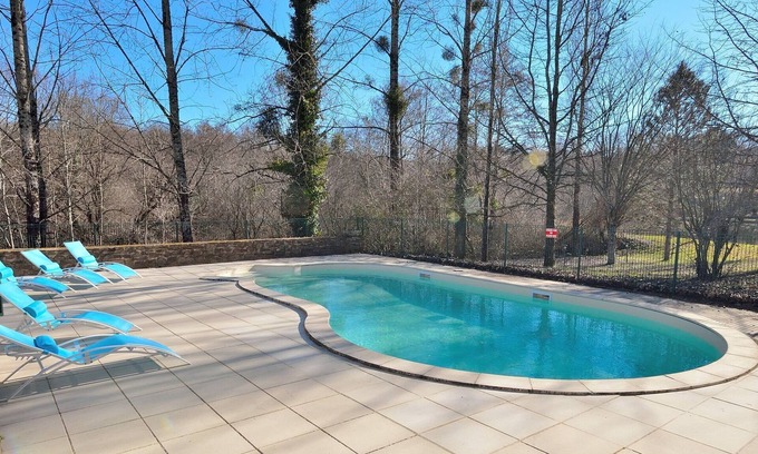 Cussac House | Serene Holiday Home in Cussac with Private Terrace, Barbeque