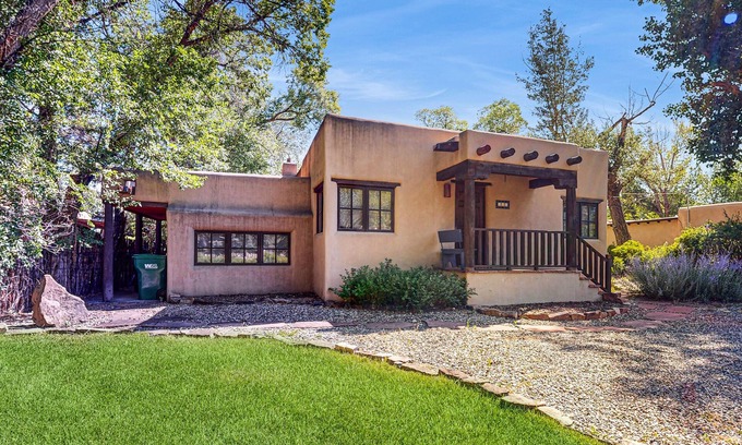 Taos House | Serene home with mountain views & backyard - walk to Taos Plaza