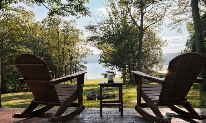 Indian Lake Cabin | Serene Lakeview Cabin Retreat w/Dock, Kayak & SUP at Indian Lake