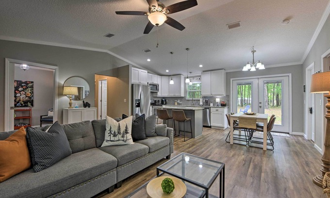 Boys Ranch House | Serene Live Oak Home w/Fire Pit by River + SOSMP!