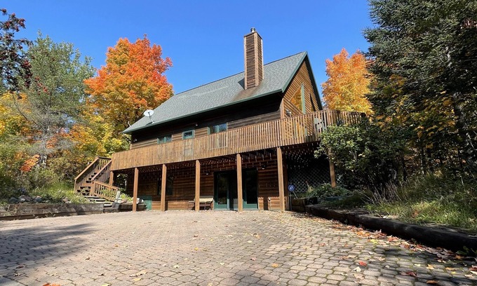 Lutsen House | Serene lodge in the forest