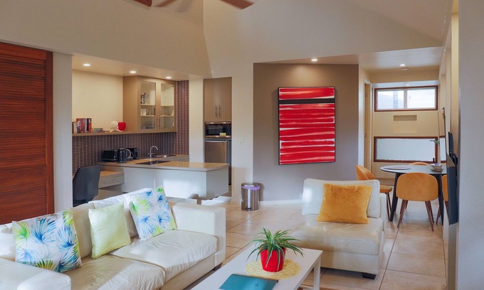 Buderim Apartment | ~Serene Oasis:Spacious Villa ~Air Con, Patio,10 mins to beaches,eateries,CBD~n