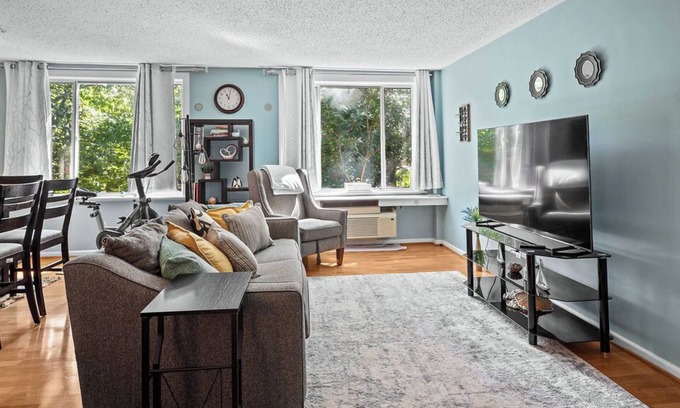 Radnor - Fort Myer Heights Condo | Serene Oasis with Abundant Natural Light: Your Arlington, VA Condo Retreat