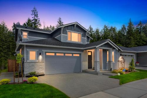 Port Orchard House | Serene Port Orchard Retreat - 3BR 3BA with Trails and Amazing Views