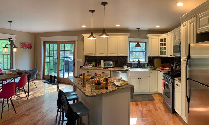 Sparrow Bush House | Serene Ranch near the Delaware river w/ping pong, yoga, fire pit, pool...