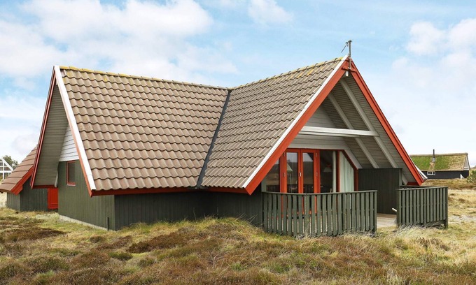 Hvide Sande House | Serene Seaside Retreat in Haurvig-By Traum