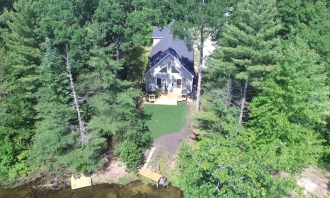 Honor House | Serene Setting on the Platte River