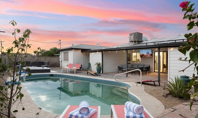 Tempe House | Serene Sonoran Retreat - Heated Pool/Sleeps 10