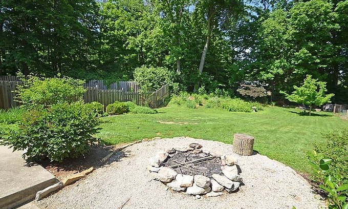 Reading House | Serene Stay in Central Cincinnati